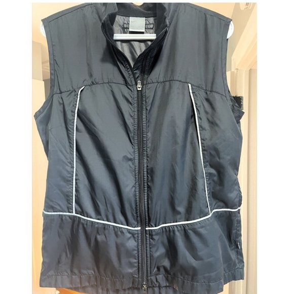 Nike Women Running Vest Built In Backpack Full Zip Black Small - Picture 1 of 5